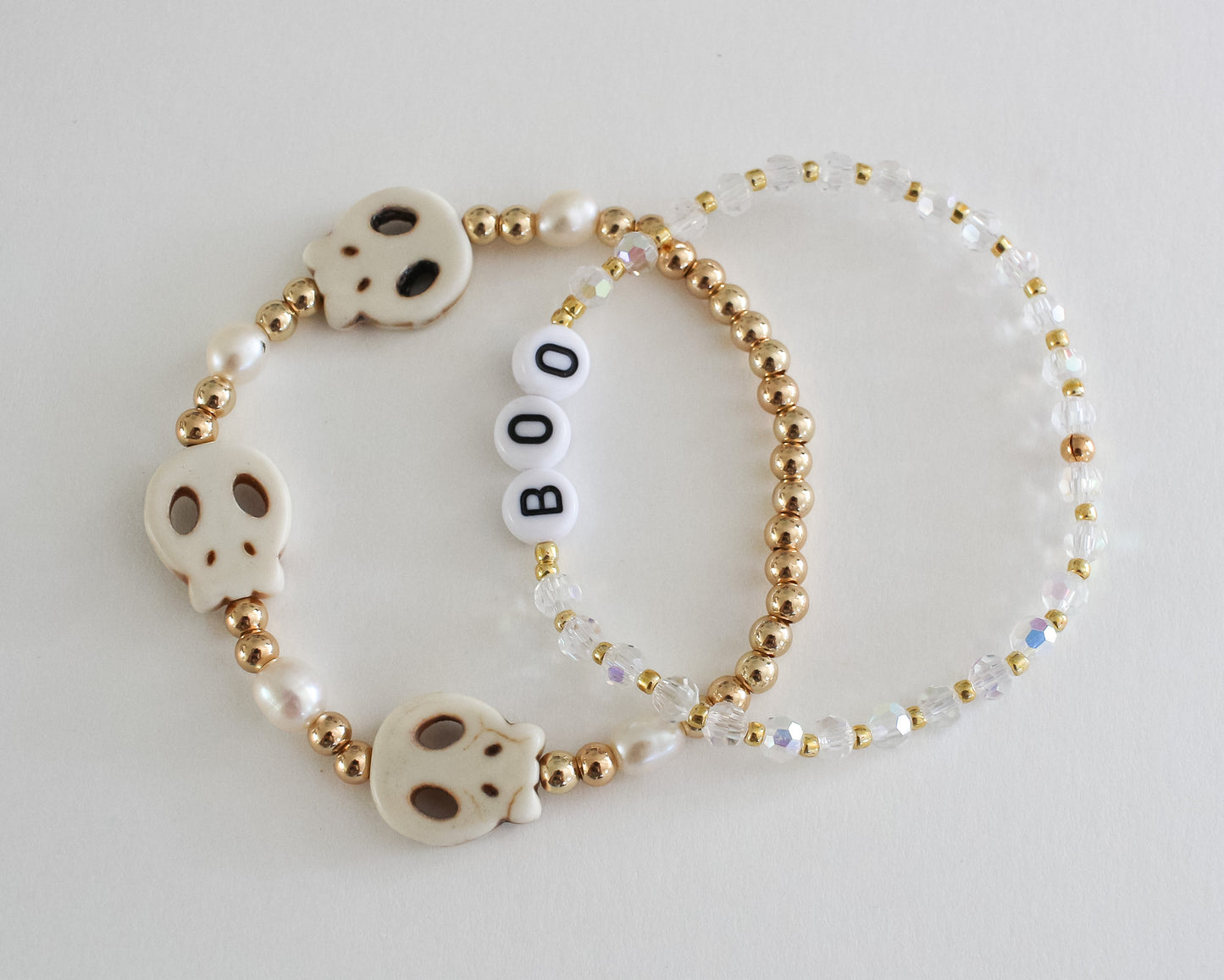 Howlite Skull Pearl Bracelet | Pearl and Metal Beads